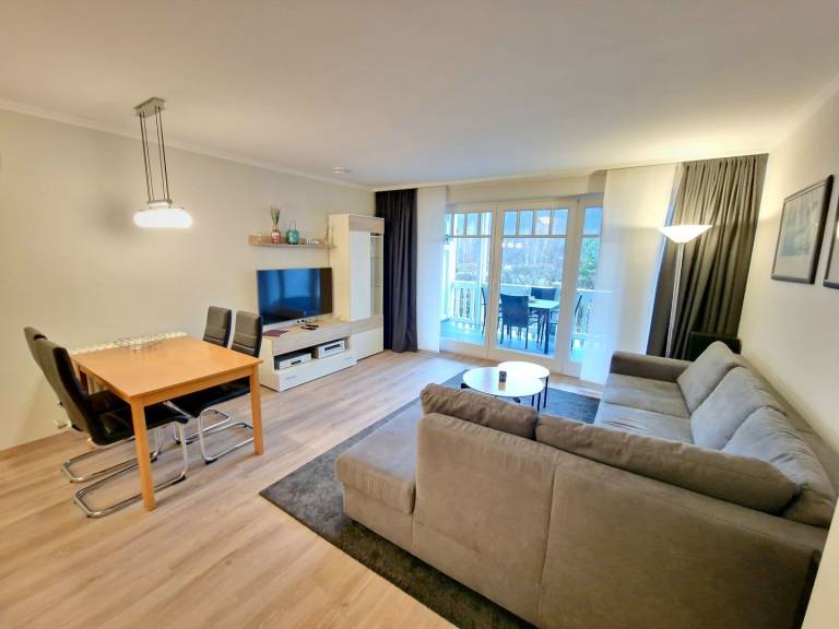 Komfortplus Ferienwohnung mit 1 Schlafzimmer und Balkon im Obergeschoss in Binz