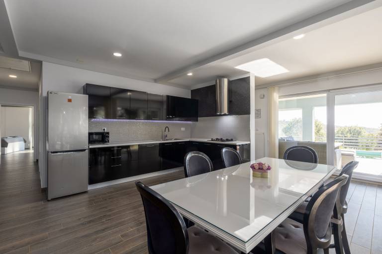 Fully equipped charming vacation home with grill, patio & private pool | Panoramic view | Dogs allowed — photo 2