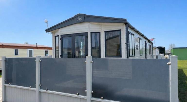 House with hot tub in Skegness
