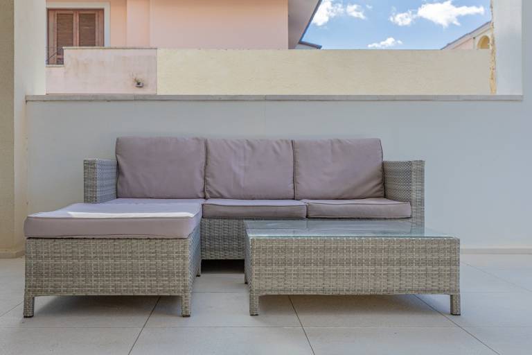 Big rental apartment with fast internet, yard & patio | Sea view | Next to the beach | Pet-friendly — photo 3