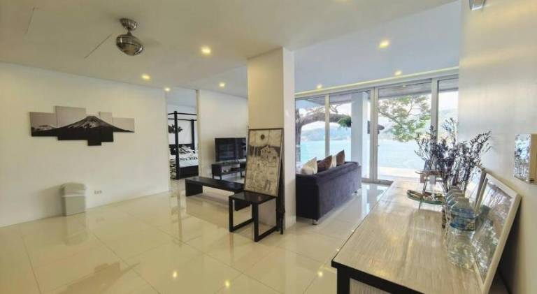 Villa with pool — photo 3