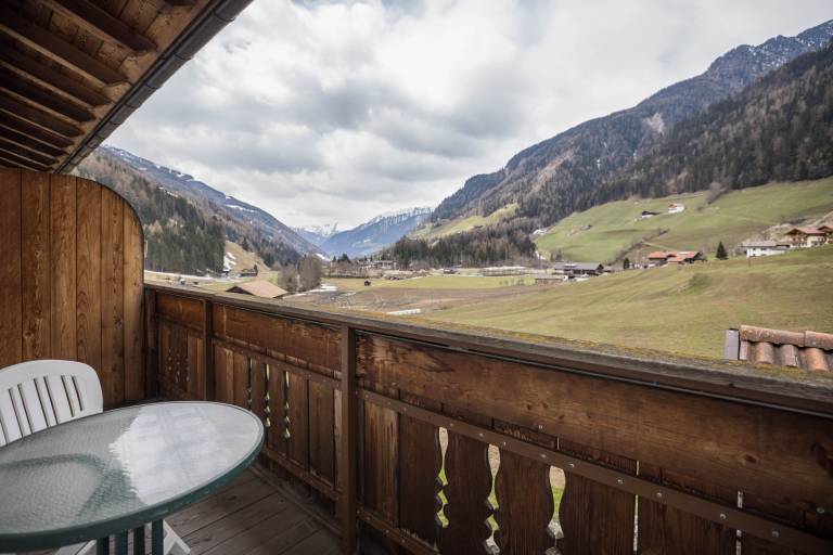 Holiday apartment with grill & yard | Mountain view in Valle Aurina