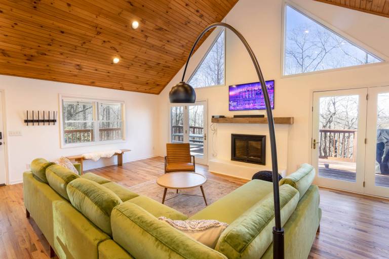 Family-friendly beautiful cabin with barbecue & jacuzzi | Mountain view | Pets are welcome in Boone, NC