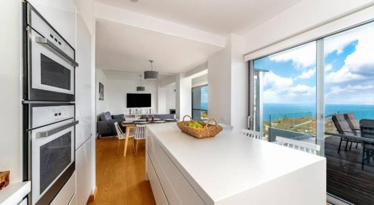 Fully equipped pleasant villa with patio, barbeque & hot tub | Pets allowed — photo 3