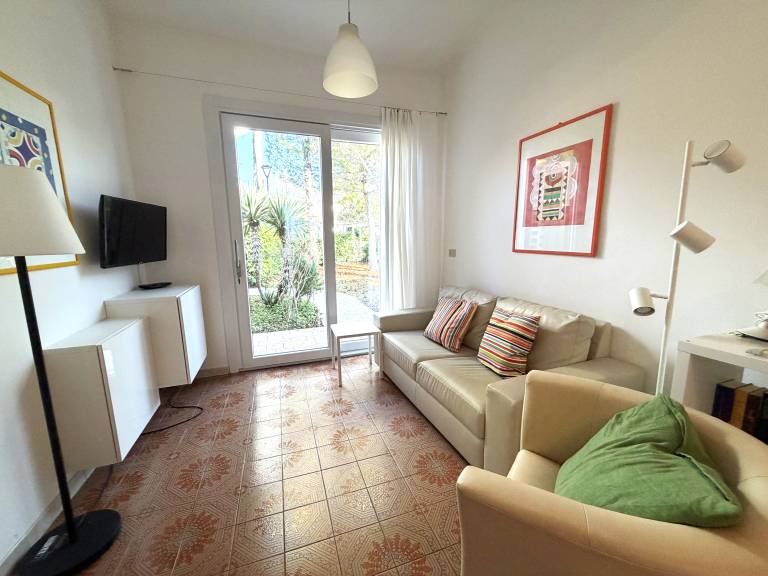 Beautiful rental apartment with patio & yard | Beach nearby | Dogs allowed — photo 3
