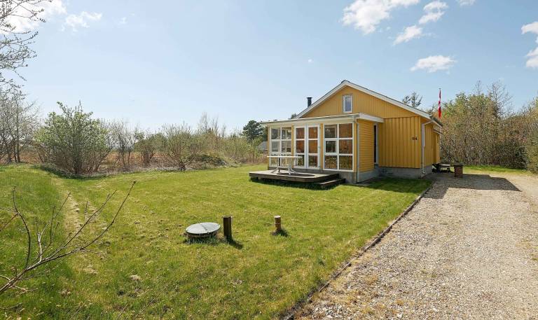 Cozy holiday home with view of Lyngs Drag