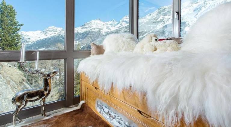 Chalet with hot tub in Saas Grund