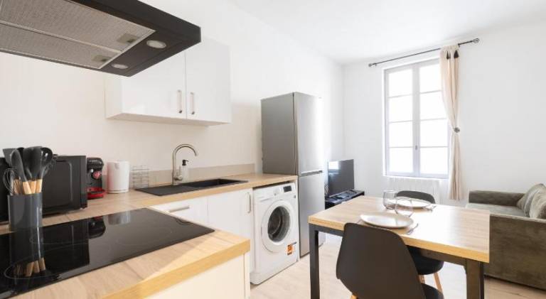 Beautiful rental apartment | Next to Popes' Palace | Suitable for remote work | Dogs allowed in Avignon