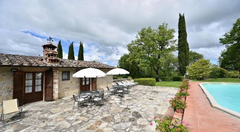 Villa with pool — photo 5
