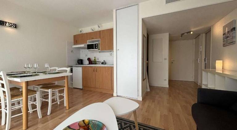 Apartment with pool in La Rochelle