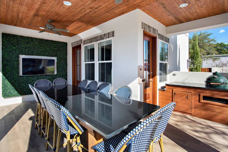 House with heated pool & BBQ — photo 4