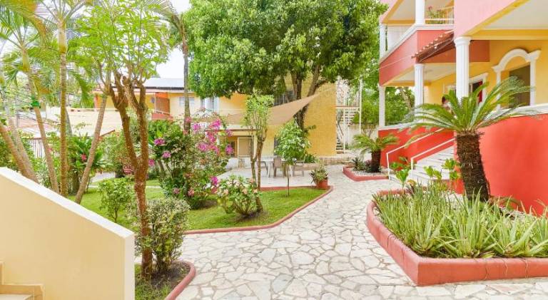 Apartment with barbecue, yard & terrace — photo 4
