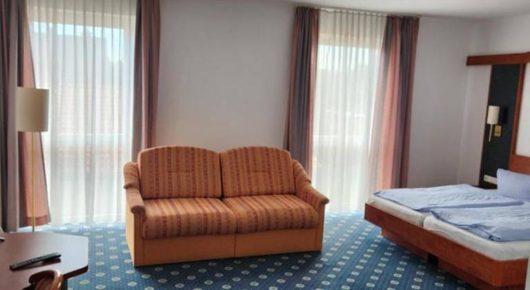 Hotel Hoyers in Pinneberg, Free Parking and WiFi — photo 2