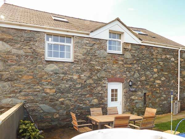 Child-friendly beautiful cottage with hot tub & yard | Dogs allowed — photo 3