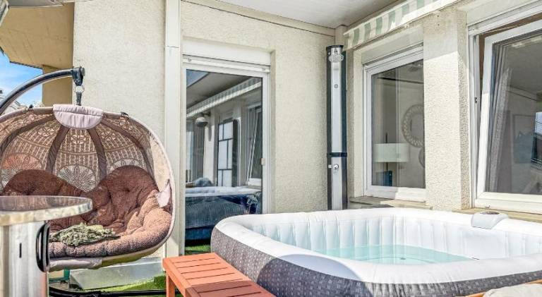 Rental apartment with private pool, hot tub & terrace | Next to Schlossplatz | Pets are welcome — photo 3