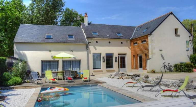 Vacation home with garden, terrace & grill in Loches