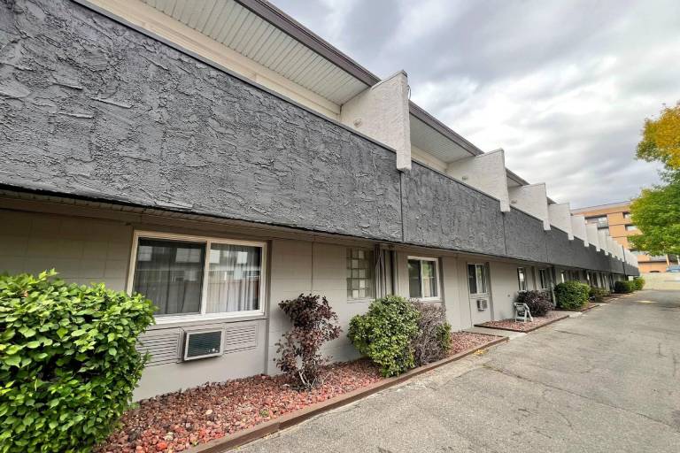 Econo Lodge Motel Village — photo 3