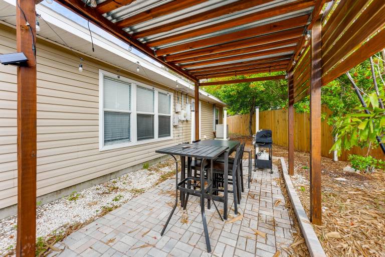 4 Mi to Clearwater Beach: Extended Stay w/ Yard — photo 4