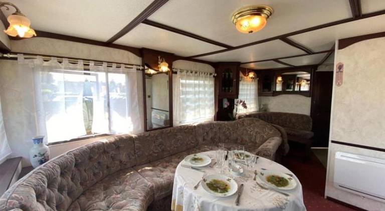 Chalet with terrace & yard — photo 3