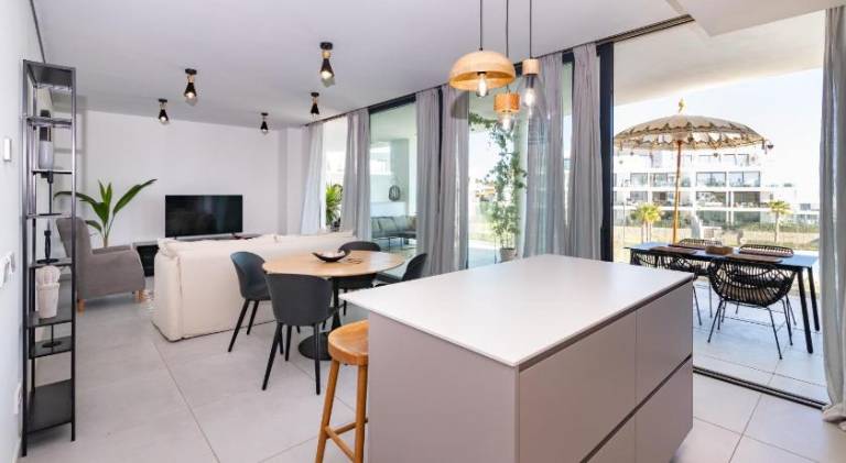 Holiday apartment with yard, pool & patio — photo 4