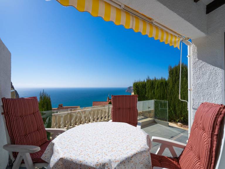 House with yard, pool & patio | Sea view — photo 2