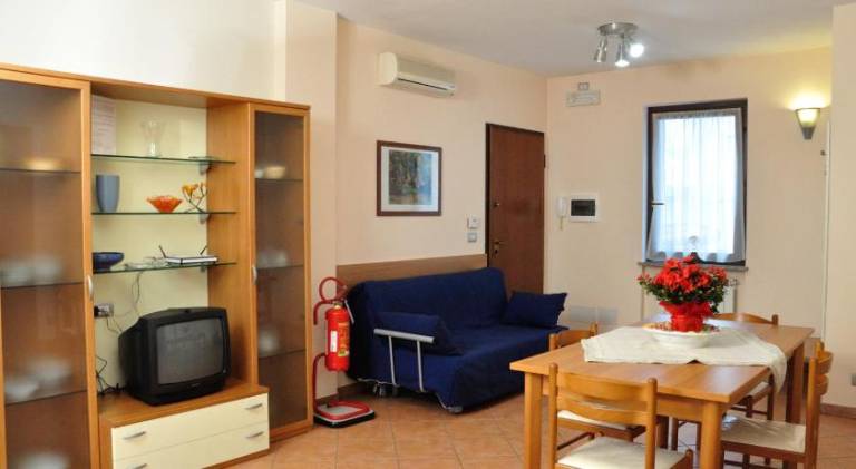 Rental apartment with patio — photo 2