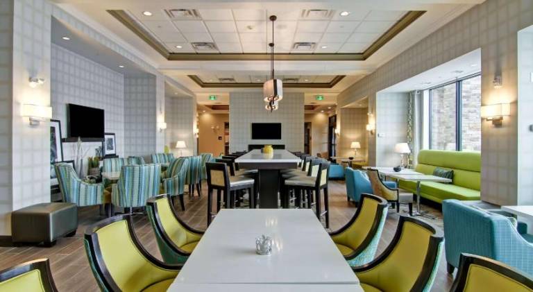 Hampton Inn & Suites by Hilton Saskatoon Airport — photo 2