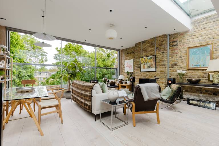 Luxury 3BDR Home with Terrace in West London