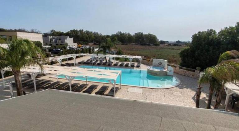 Vacation home with pool & hot tub in Nardò