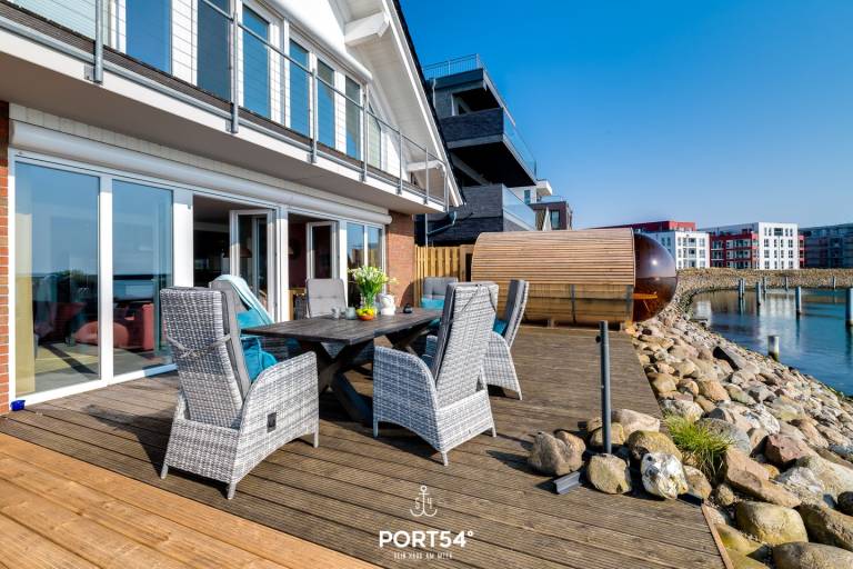 Villa Atlantis - 1st row by the water, barrel sauna, XXL shower, terrace, balcony in Flensburg