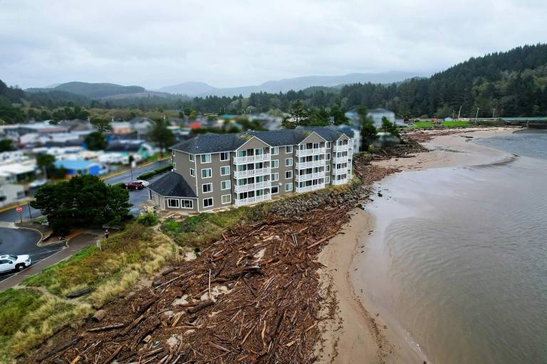 Siletz Bay Beachfront Hotel by OYO Lincoln City — photo 3