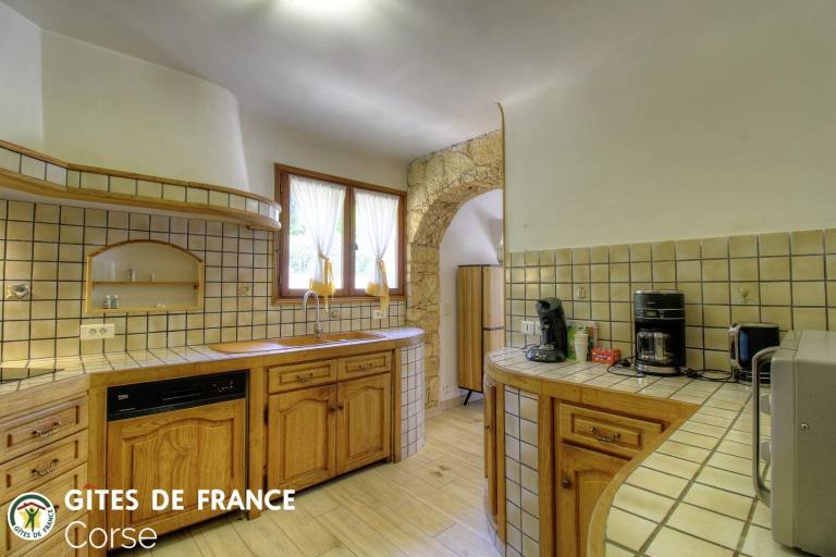 Gite with barbeque, yard & pool — photo 4