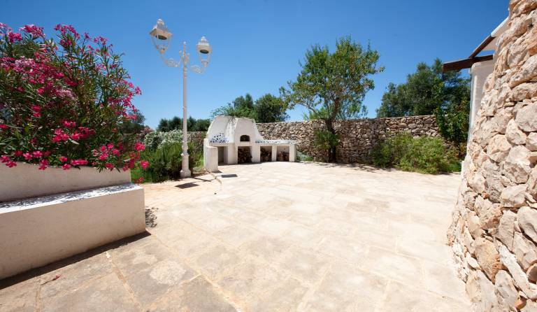 Lodge with pool, grill & patio | Garden view | Dogs allowed — photo 4
