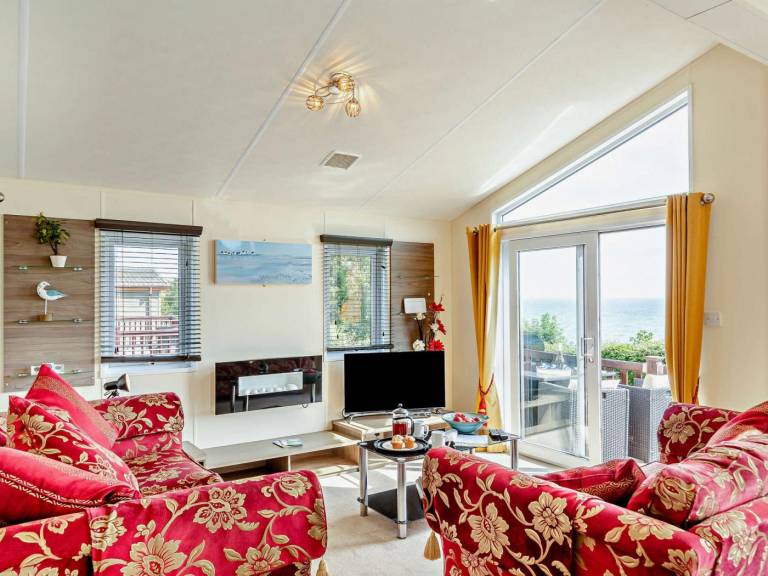 Lodge with patio, pool & yard | Water view | Next to the beach | Pets are welcome — photo 3