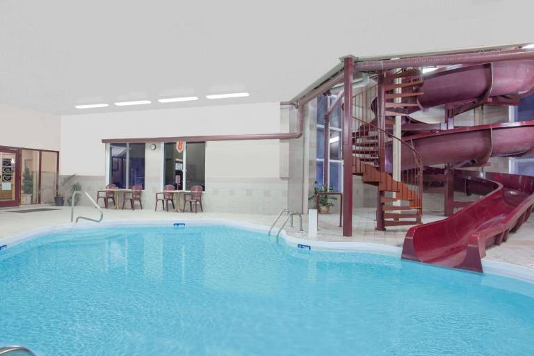 Super 8 By Wyndham Portage La Prairie Mb — photo 2