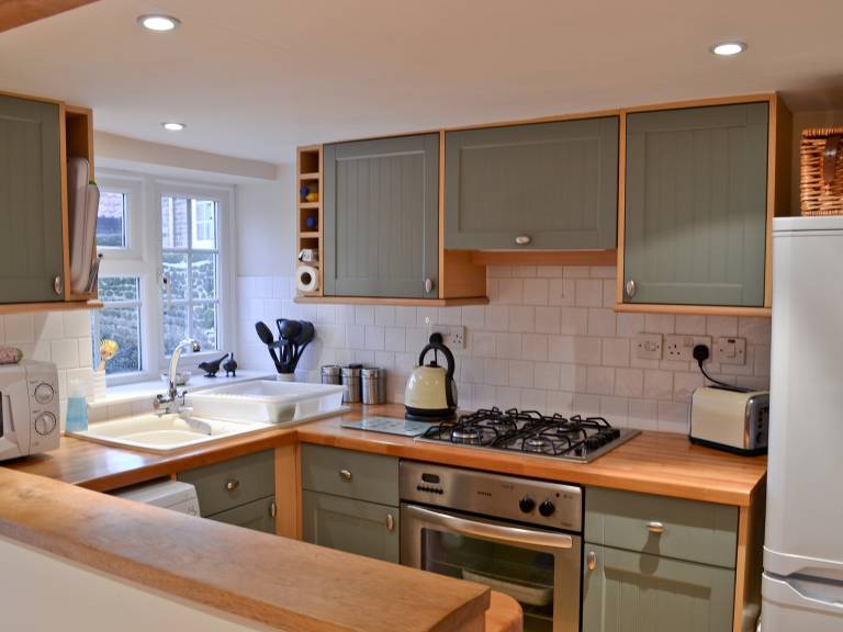 Cottage with garden — photo 4