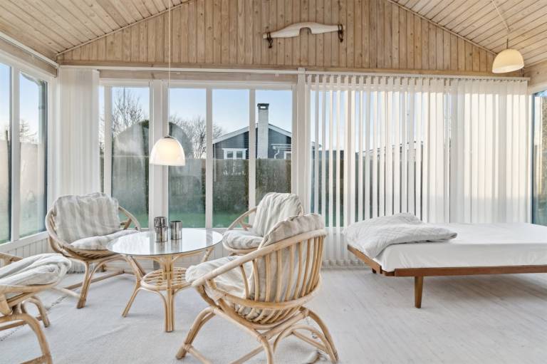 Vacation home with BBQ, patio & garden — photo 2