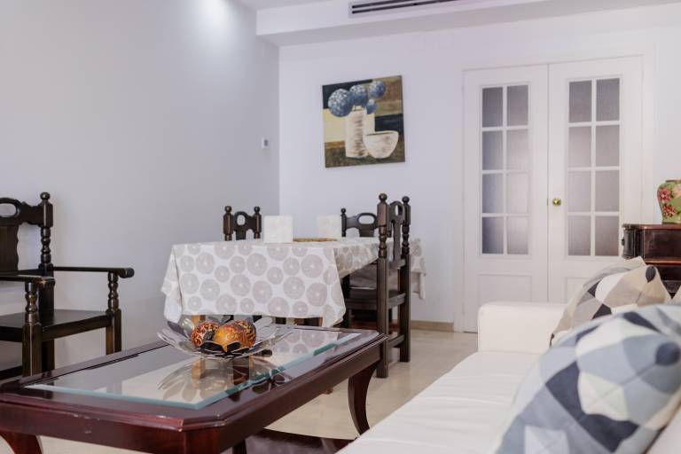 Holiday apartment with garden & hot tub | City view | Good for workation — photo 2