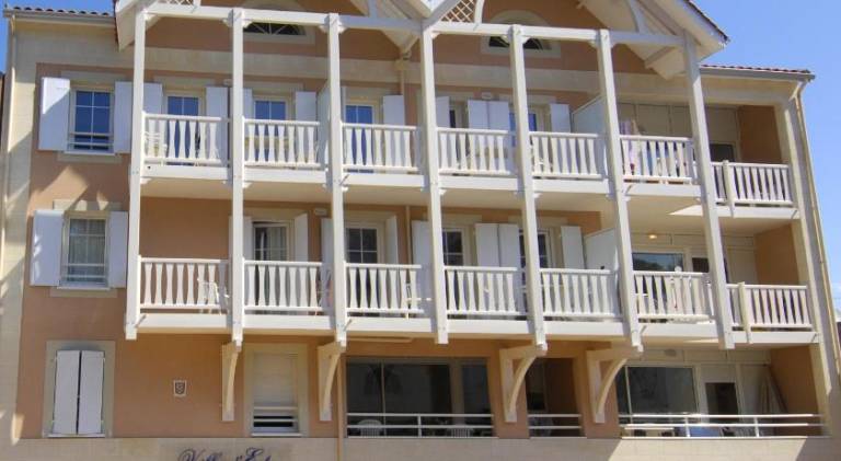 Serviced apartment with patio in Arcachon