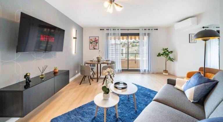 Holiday apartment with patio & pool in Menton