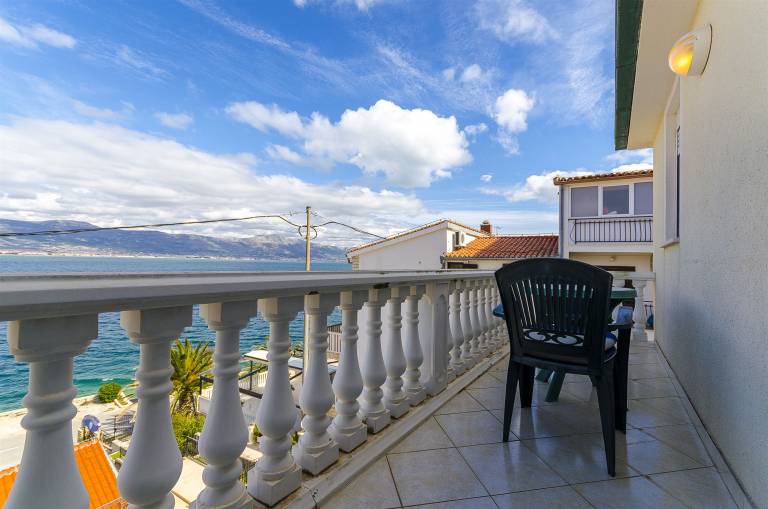 Nice rental apartment with barbecue & pool | Sea view | Pets allowed in Okrug