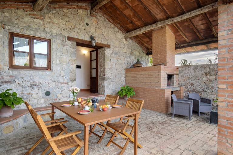 Villa 'Sui Colli Toscani Con Piscina' with Shared Pool, Shared Garden and Wi-Fi in Colle di Val d'Elsa