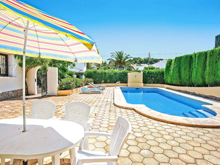 Fully equipped beautiful vacation home with private pool, garden & grill | Pet-friendly — photo 2