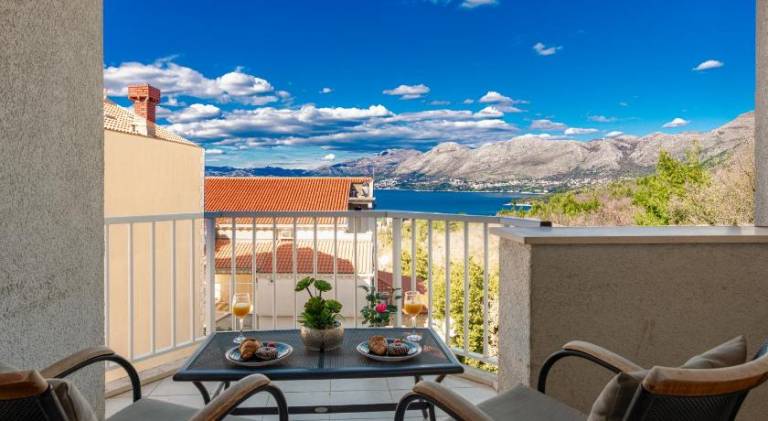 Holiday apartment with terrace — photo 4