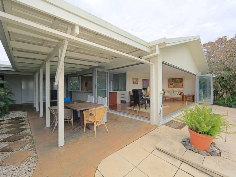 House Bargara
