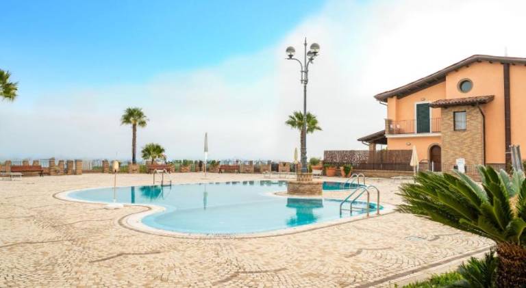 Fully equipped pleasant holiday apartment with patio & pool | Dogs allowed — photo 3