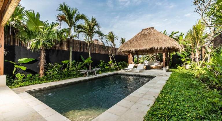 Villa with pool — photo 2