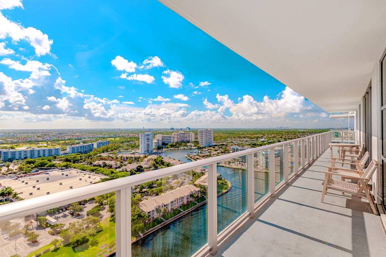Spacious & Modern Condo Awaits For You