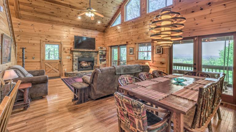 Family-friendly cabin with hot tub, patio & BBQ | River view | Pets are welcome — photo 2