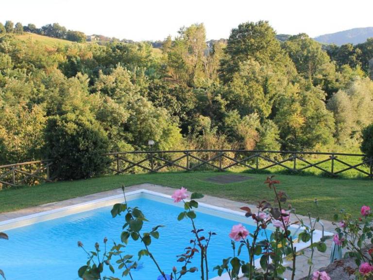 Rustikale Eleganz mit Blick auf die umbrische Landschaft — photo 2